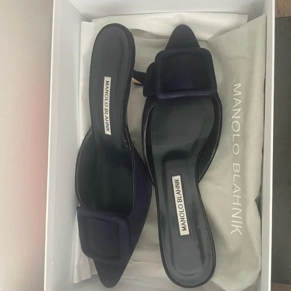 Manolo Blahnik Maysale Suede Navy Blue Kitten Heel Mules Size 36.5 - Picture 2 of 9